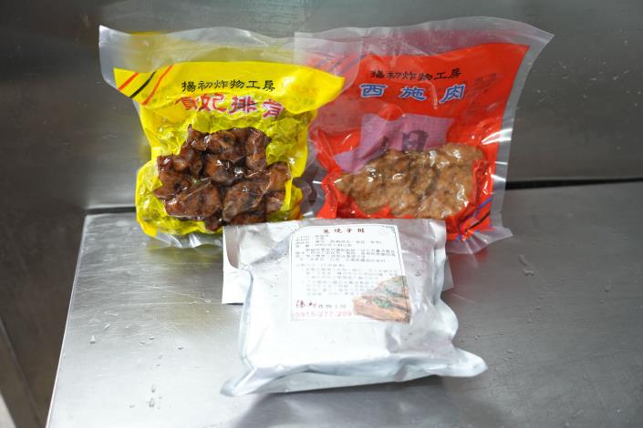 老闆經營的楊初炸物工坊製作的即食包