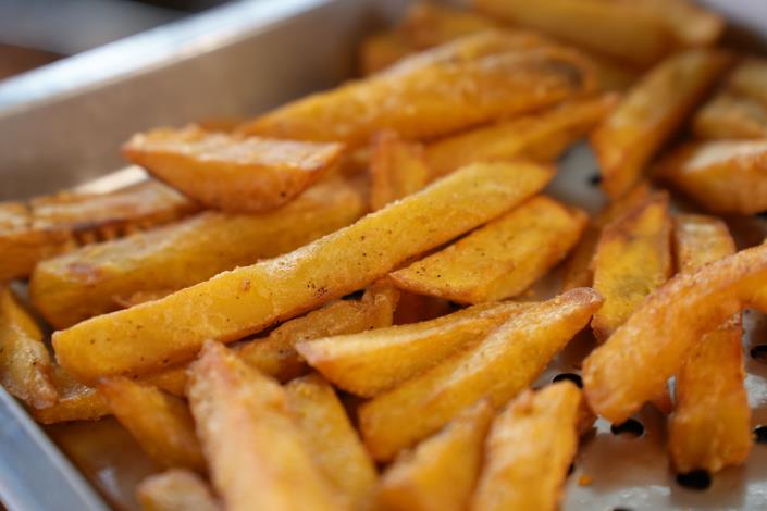 地瓜薯條與雞塊也是小孩愛吃的點心炸物