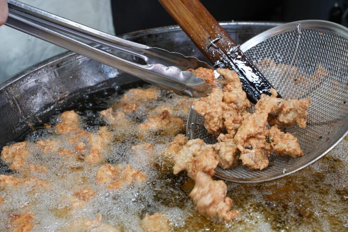 所有炸物現炸現賣 老闆強調油溫控制很重要