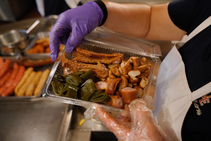 盡量挑盡量選 綜合滷味拼盤拚自己想吃的東西