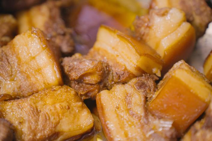 一塊塊三層肉令人垂涎欲滴