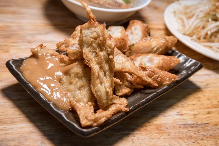 炸牛蒡與炸蝦捲很百搭