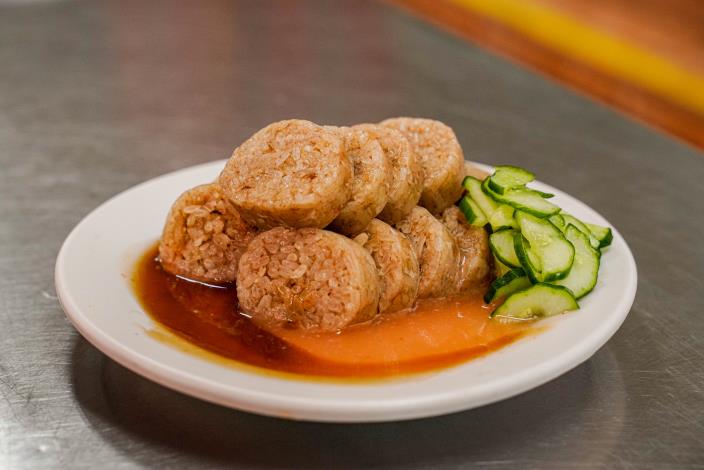 切開的大腸煎看得見粒粒分明的糯米