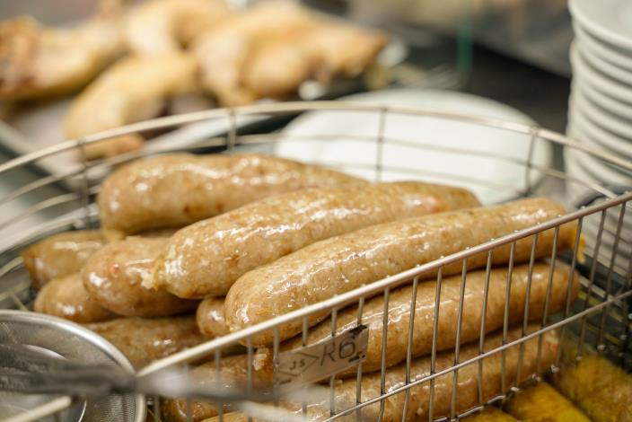 剛出鍋的大腸煎就是招牌 讓大家一次點上好幾份