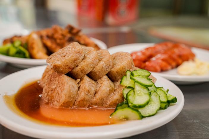 搭配小黃瓜與雙醬簡直太美味