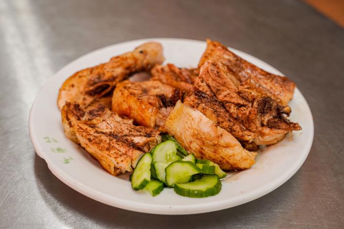 燒雞腿經常單日熱賣100支以上 是康媽媽的驕傲