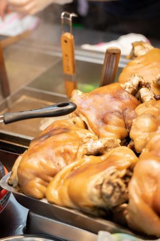 色澤鮮亮的豬腳