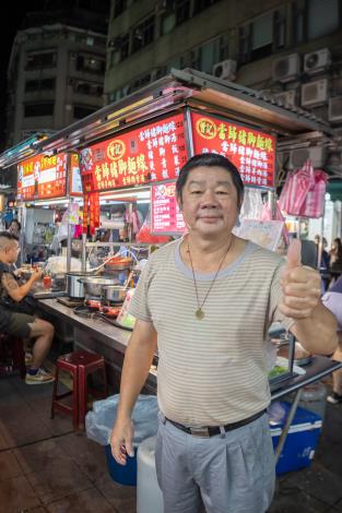 老闆曾春萬先生