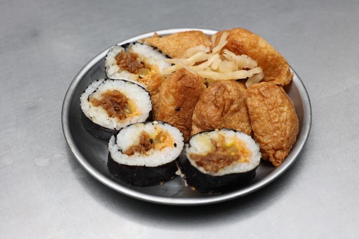 壽司有花壽司與豆皮壽司搭配