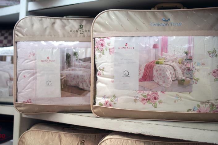 店內還有床包、床套組、整套的七件式組合一應俱全