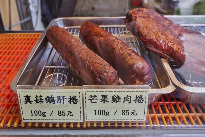 加入臺灣食材的鵝肝卷和雞肉捲