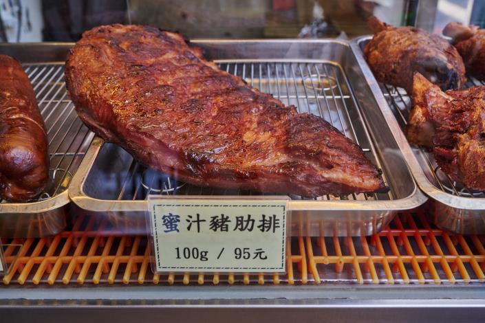 相當受歡迎的蜜汁肋排買回家就是一道饗宴