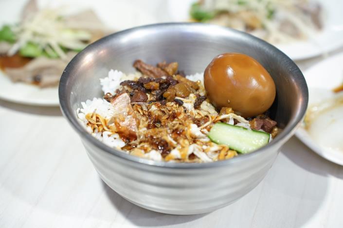 肥瘦相間的雞魯飯