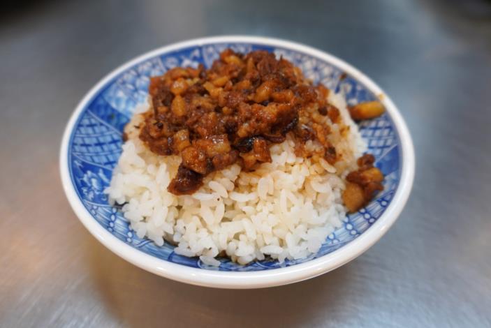 這碗滷肉飯好吃到令人銷魂