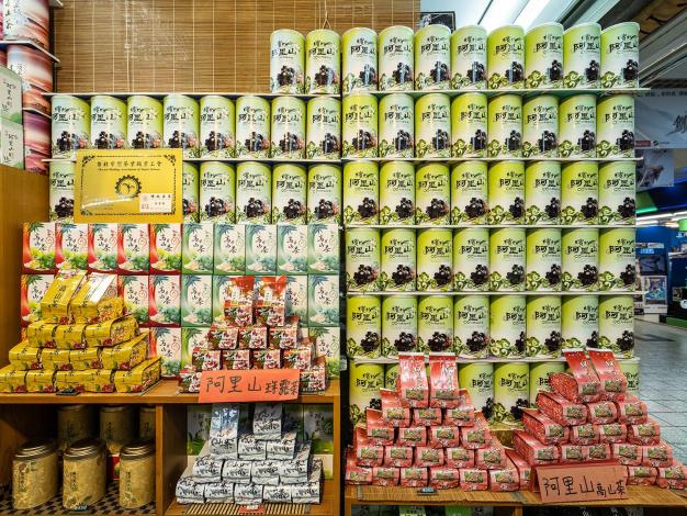 店內也有各種臺灣高山茶