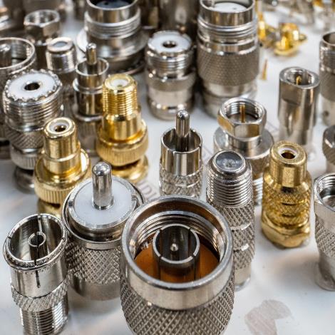 各式電子接頭都有