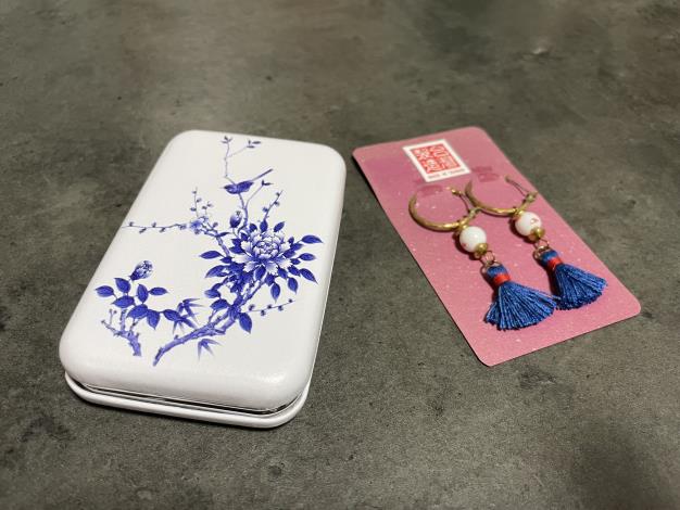 水墨雙面鏡與民俗風耳環