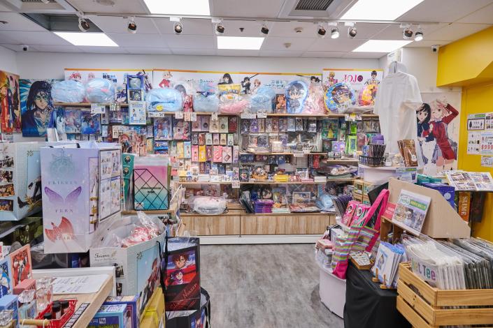 除了動漫商品，週邊生活用品和文具也十分歡迎。