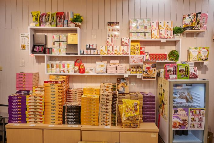 臺灣在地糕餅很受旅客喜愛。