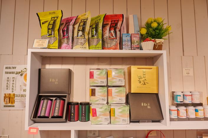 高山茶也是首歡迎的臺灣產品。