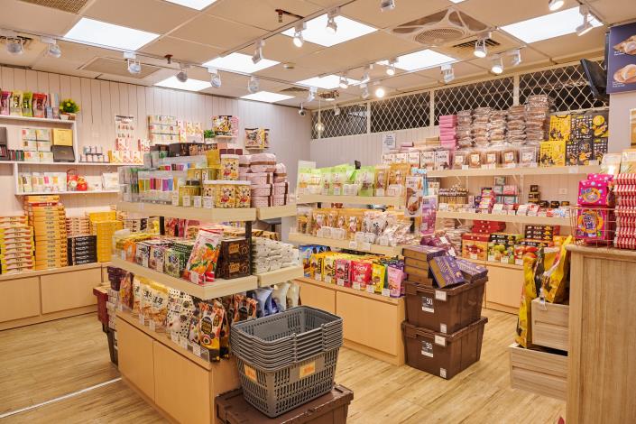 明亮寬敞的空間，走進「菓豐坊」購物是很舒適的享受。