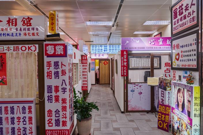 某些客人來到「紫芸軒」竟是因為神明指引的關係。