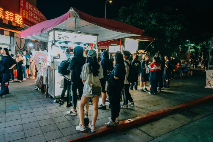 士林夜市擁有許多排隊美食名攤。