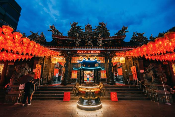 日治時代就以慈諴宮為出發點，形成了今日士林夜市。