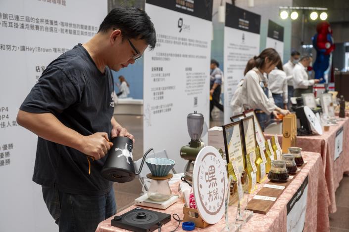 「咖啡首都·金杯盛典-2025第八屆TSCA金杯獎競賽」啟動記者會-現場展示店家嘿布朗咖啡館.JPG