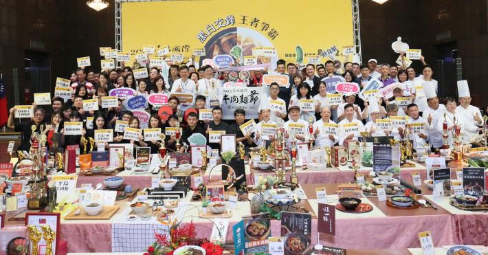 長官、貴賓及展示店家大合照