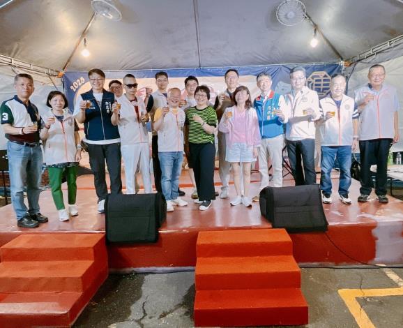 與會貴賓共同舉杯大合影