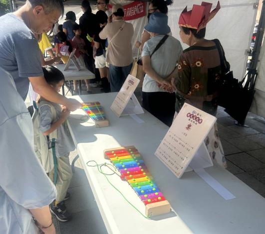 親子攜手參與趣味六藝闖關遊戲