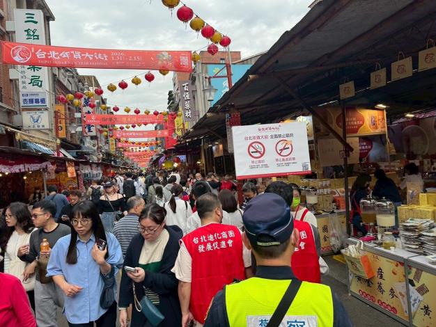 本府各局處與迪化街商圈促進會共同派員至現場巡檢稽查-2
