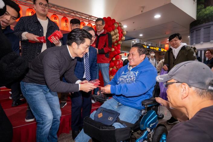 蔣萬安市長發送人氣小物馬上有錢 喵，與民眾一同招財納福