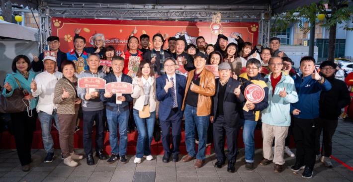 蔣萬安市長於台北後站批發商圈、華陰街徒步區北車商圈舞台與貴賓大合照