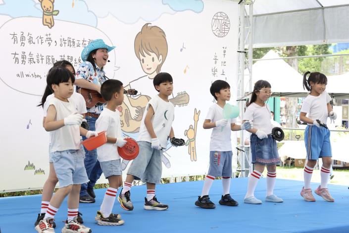 赤峰專屬打鐵音樂秀為活動熱烈開幕