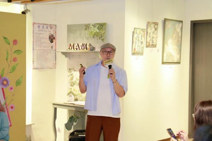 「重南Fun書假x拾光書屋-人物故事講堂」-法國食尚作家里維帶領現場讀者閱覽其新作《巴黎啊你為什麼叫巴黎》