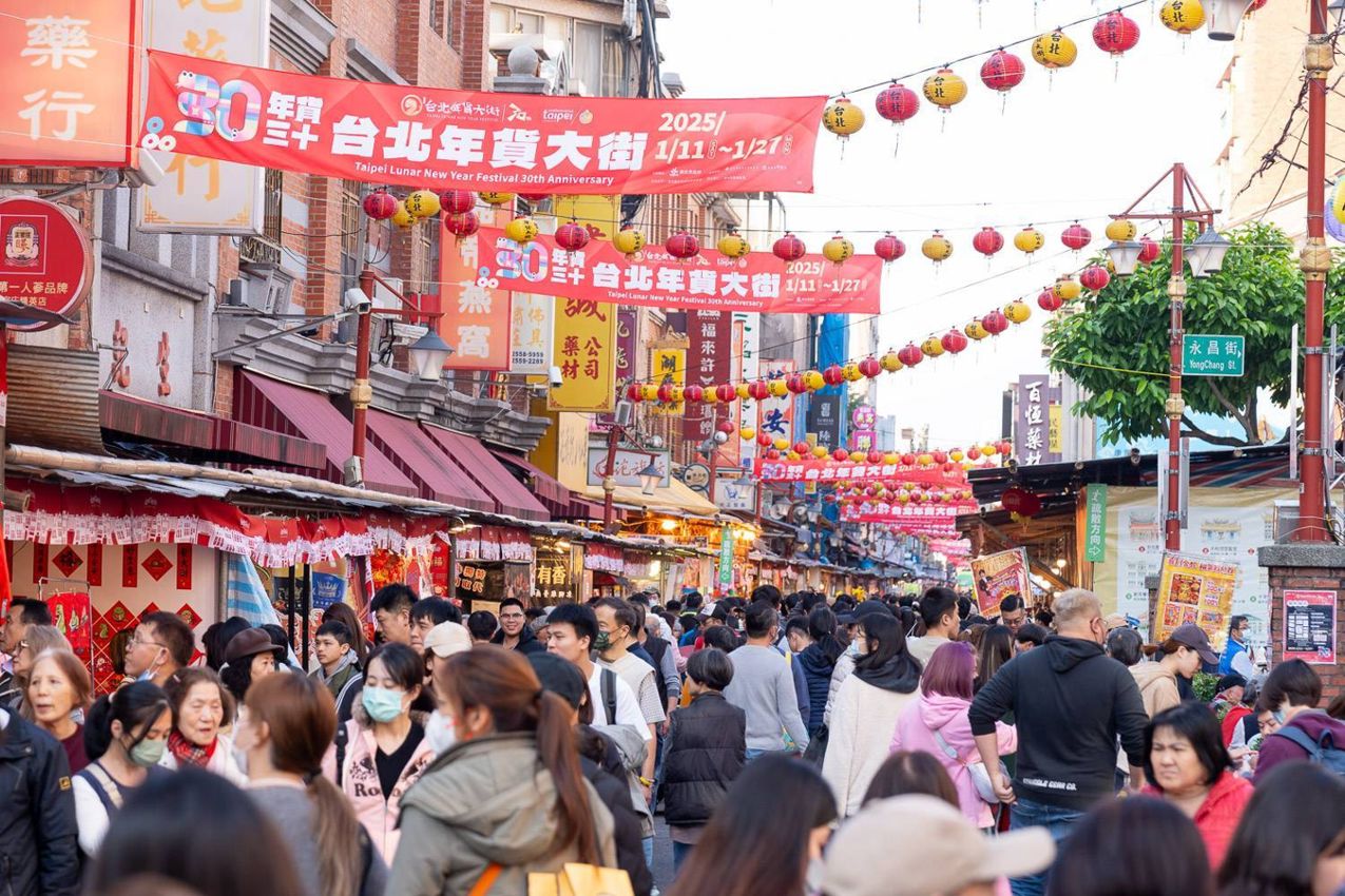2025_2_迪化街年貨大街遊逛人潮
