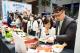 林奕華副市長、產業局陳俊安局長參觀現場店家展示