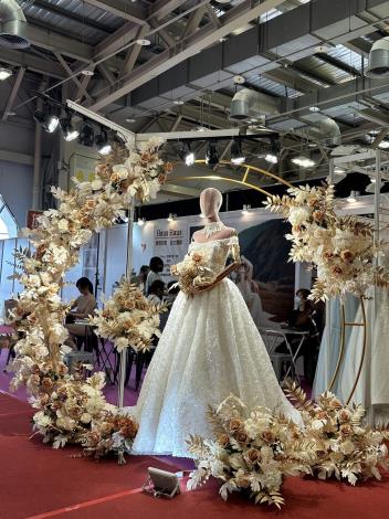 台北秋季結婚購物節-業者展示婚紗禮服3