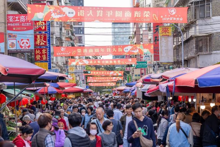 14.2024榮濱年貨大街遊逛人潮