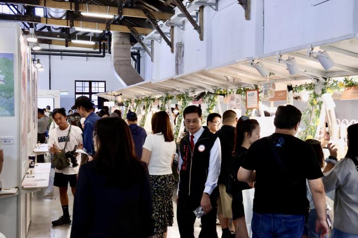 民眾遊逛「第五屆台北文創節」市集