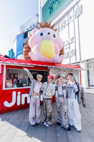 活動大使VERA與西門PLAY樂購町特色IP合影