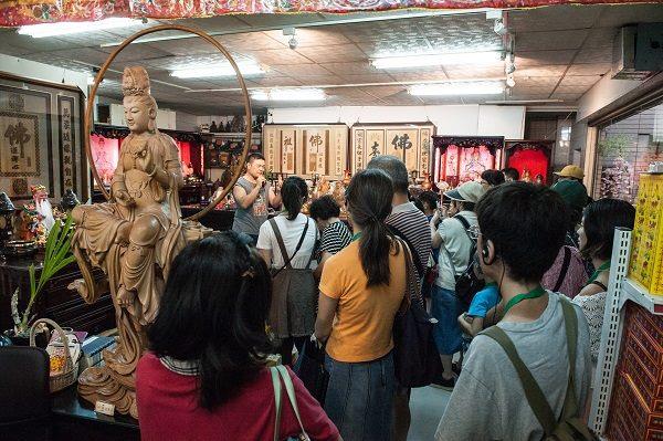 大同小旅行第5場次 民眾於陳財美聆聽店家歷史