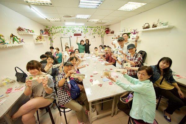 大同小旅行第1場次 民眾拿蝶谷巴特成品大合照