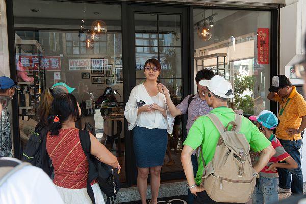 大同小旅行第7場次 民眾聆聽店家圈圈眼鏡介紹