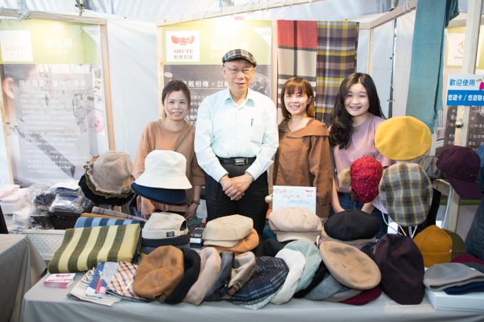 市長與型店樹德百貨合影