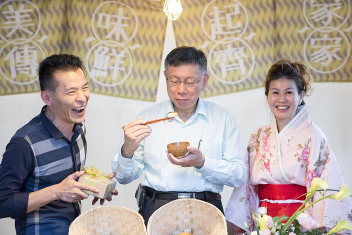 市長品嚐再造店家北投齊雞特色料理