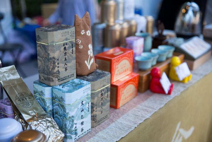 再造店家峰圃茶莊特色商品展示