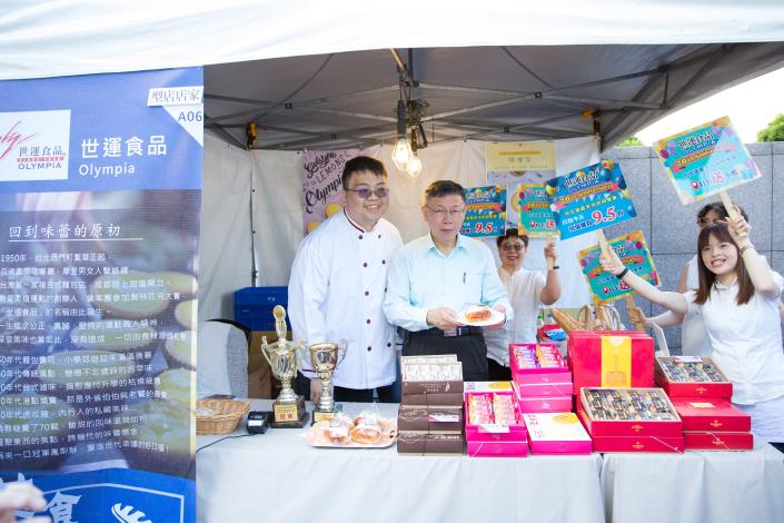 市長與型店世運食品合影
